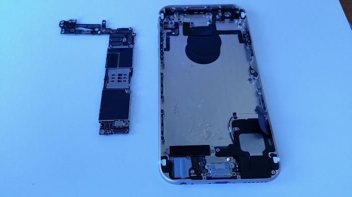 Etape 26 D&eacute;montage carte m&egrave;re complet iPhone 6