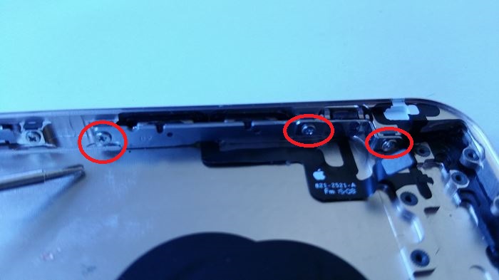 Etape 26 D&eacute;montage complet nappe des bouton power et silence iPhone 6