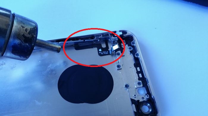 Etape 26 D&eacute;montage complet bouton on off iPhone 6