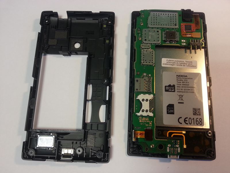 Ch&acirc;ssis arri&egrave;re du Nokia Lumia 520 d&eacute;pos&eacute;
