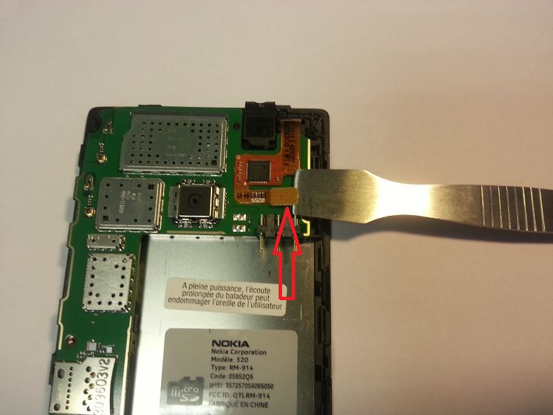 D&eacute;connecter la nappe du tactile Nokia Lumia 520