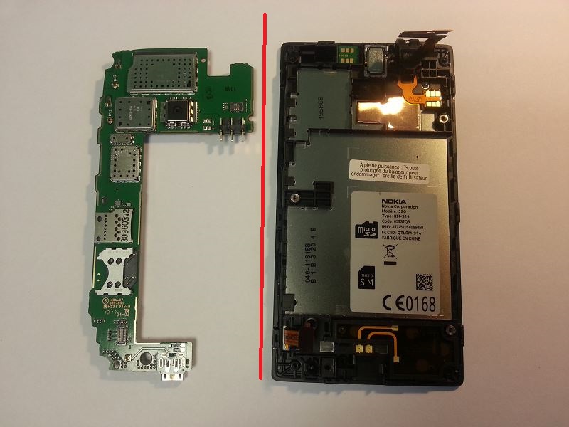 D&eacute;poser la carte m&egrave;re du Nokia Lumia 520