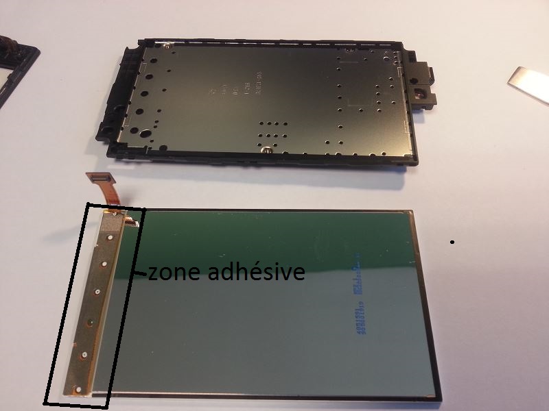 S&eacute;parer la dalle LCD du ch&acirc;ssis  du Lumia 520