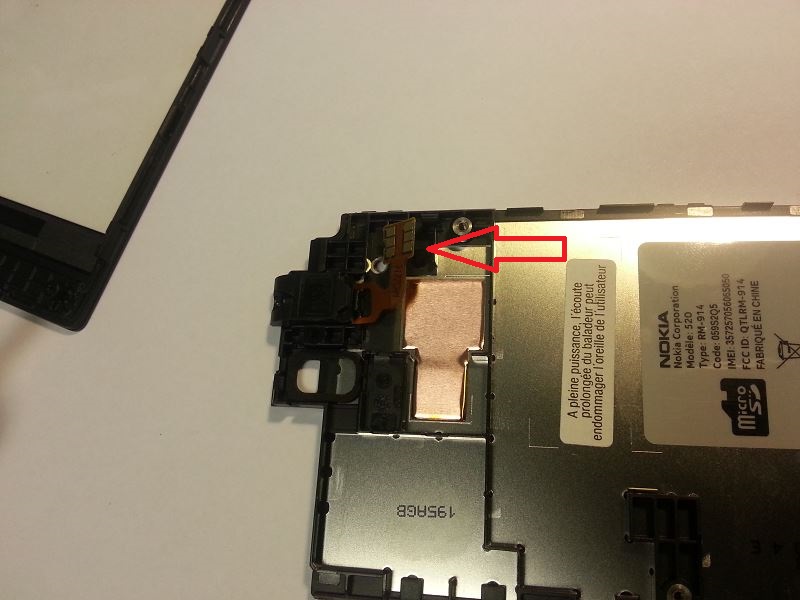 D&eacute;coller la nappe prise casque au jack audio du Lumia 520