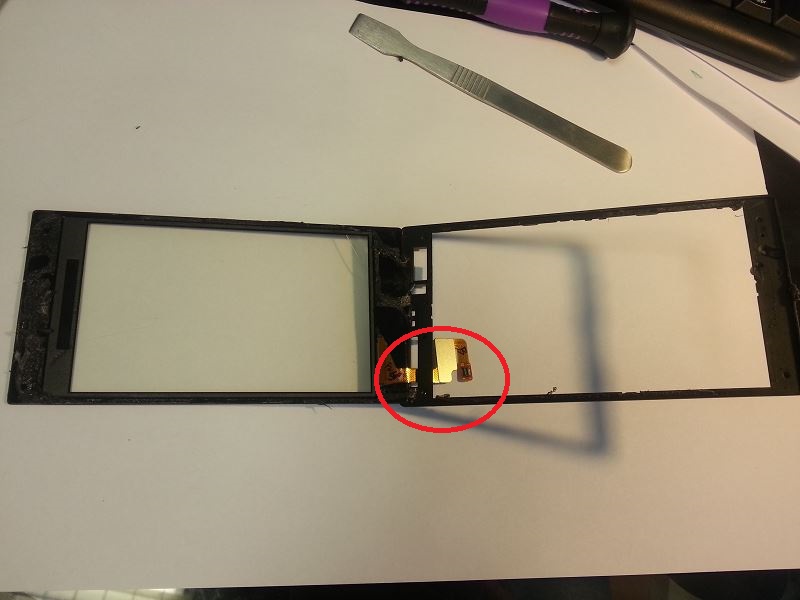 S&eacute;parer la vitre du Lumia 520 du ch&acirc;ssis