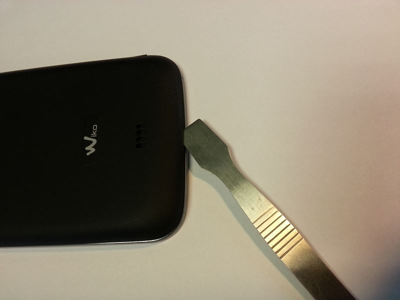 Retirer la coque arri&egrave;re du Wiko Cink King