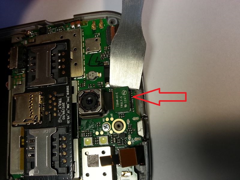 D&eacute;connecter la nappe de la cam&eacute;ra du Wiko Cink King