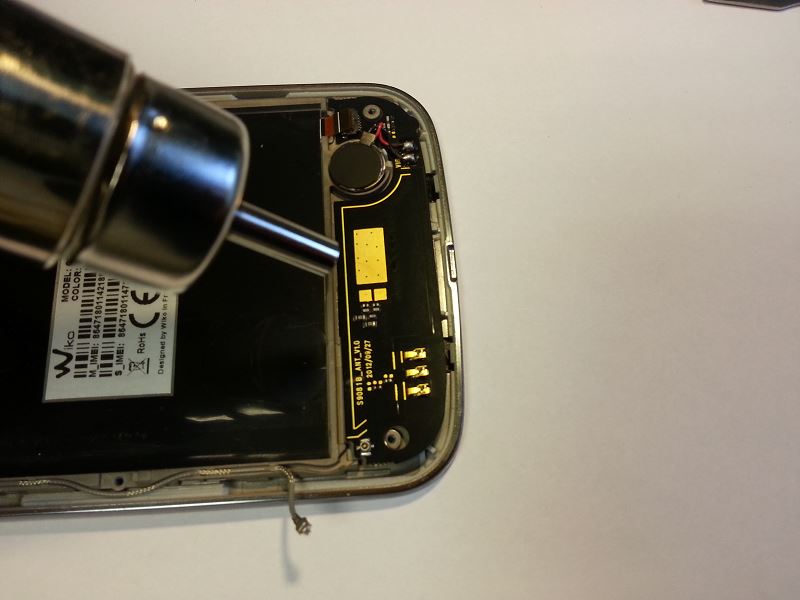 D&eacute;poser la carte m&egrave;re du Wiko Cink King