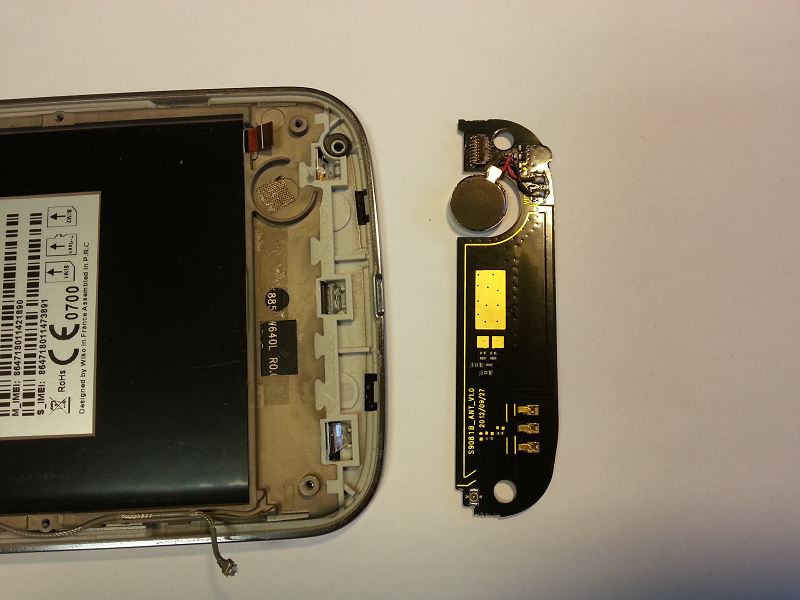 D&eacute;poser la carte de gestion du bas du Wiko Cink King