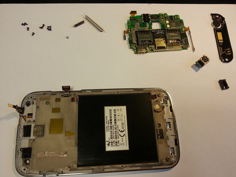 Smartphone Wiko Cink King totalement d&eacute;mont&eacute;