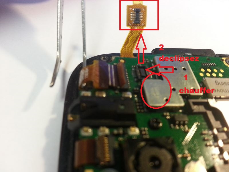 D&eacute;connecter la nappe du LCD du Wiko Peax