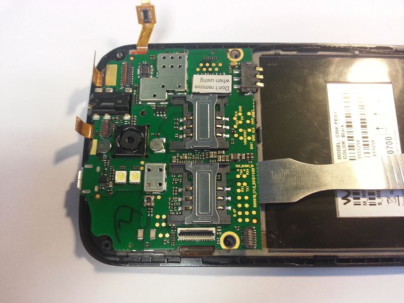 Soulever la carte m&egrave;re du Wiko Peax