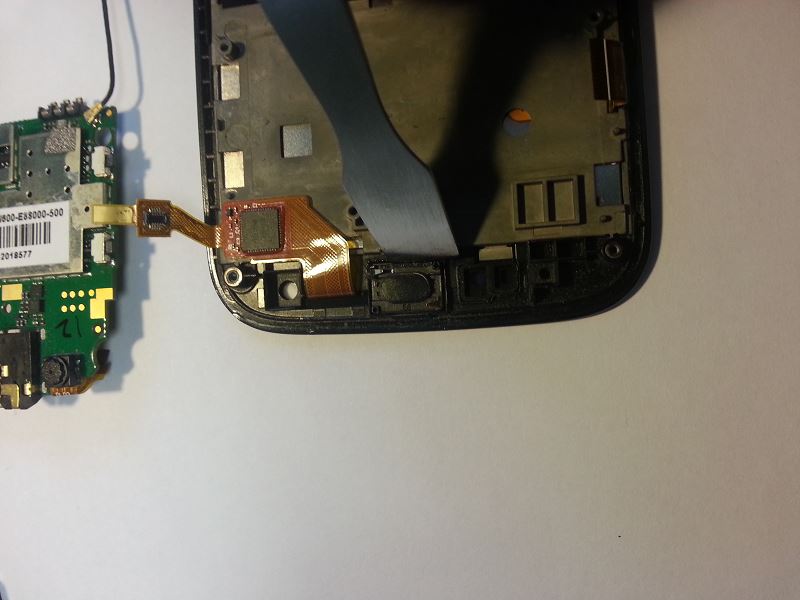 D&eacute;coller le haut parleur oreille du Wiko Peax