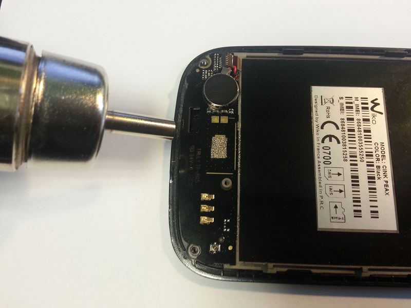 Chauffer la carte de gestion du bas du Wiko Peax