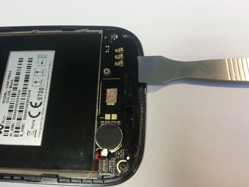 D&eacute;poser la carte de gestion du bas du Wiko Peax