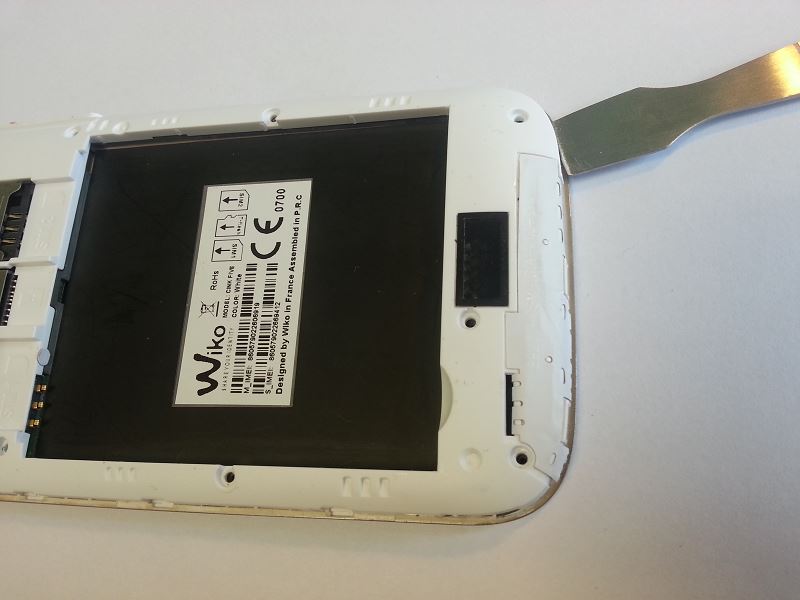 D&eacute;poser le ch&acirc;ssis interne du Wiko Cink Five