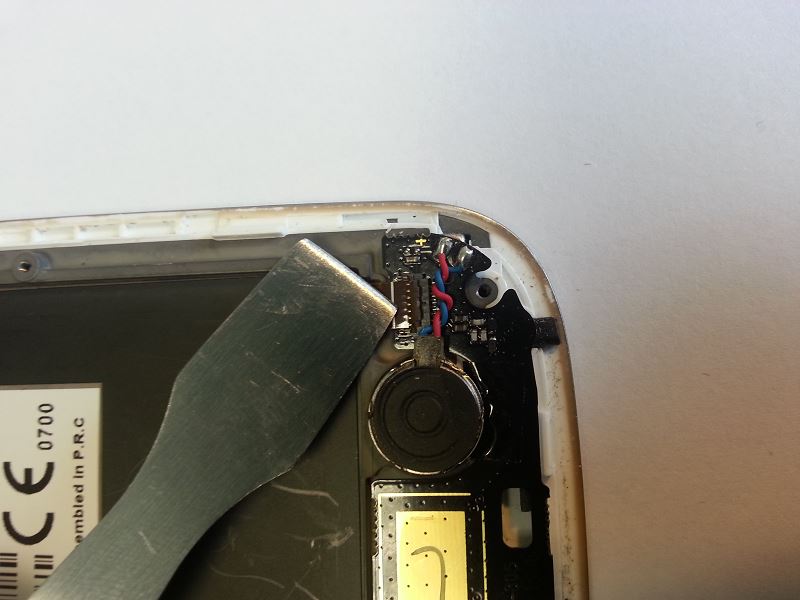 D&eacute;connecter la nappe de la carte m&egrave;re du Wiko Cink Five