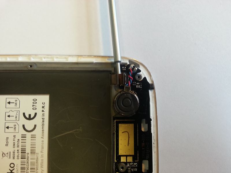 Lib&eacute;rer la nappe de la carte m&egrave;re du Wiko Cink Five