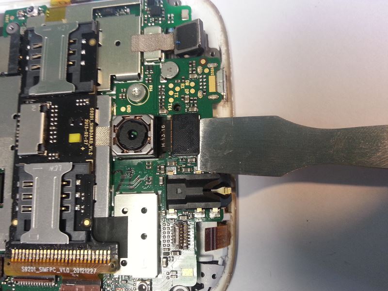 D&eacute;connecter le module de la cam&eacute;ra du Wiko Cink Five