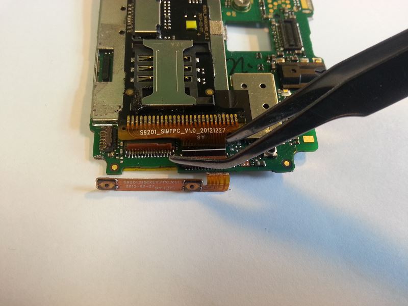 D&eacute;brancher la nappe du lecteur SIM du Wiko Cink Five