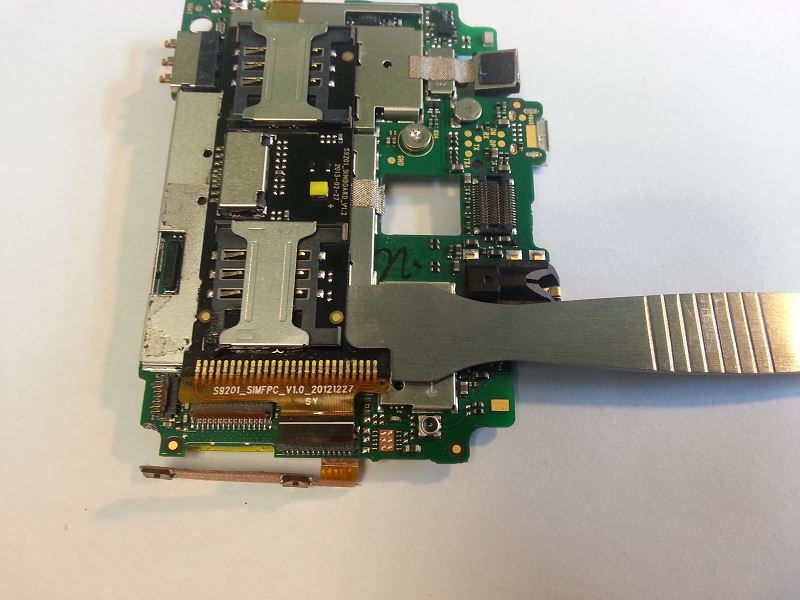 D&eacute;coller le lecteur SIM du Wiko Cink Five