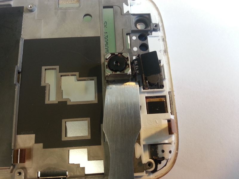 Retirer la cam&eacute;ra principale du Wiko Cink Five