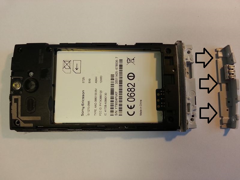 Retirer le cache inf&eacute;rieur du sony xperia u