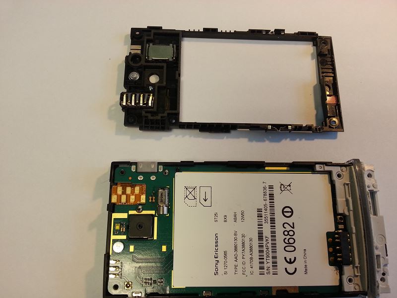 D&eacute;poser le ch&acirc;ssis interne du sony xperia u