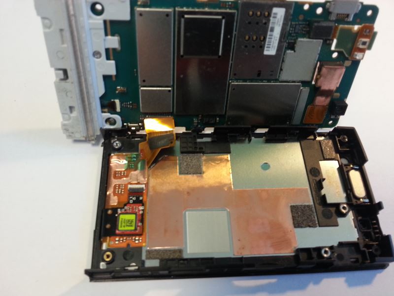 Soulever la carte m&egrave;re du sony xperia u