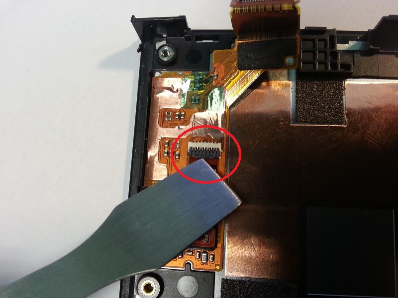 D&eacute;connecter la nappe de l'&eacute;cran LCD sony xperia u