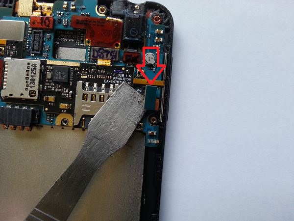 Guide de réparation LG Optimus F5 étape 10