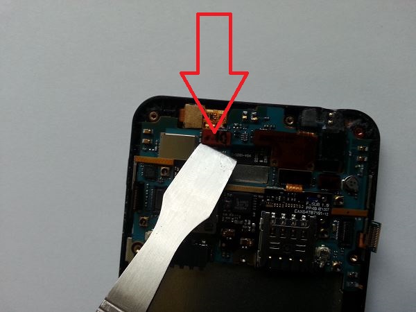 Guide de réparation LG Optimus F5 étape 12