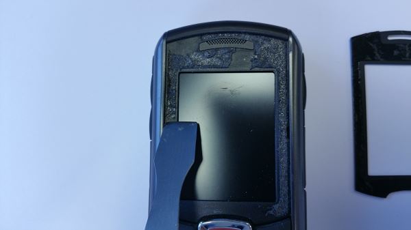 Réparer la vitre cassée du Samsung Solid B2710