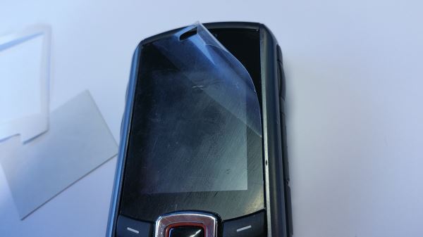 Changer la vitre cassée du Samsung Solid B2710