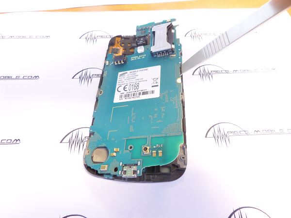 Soulever la carte m&egrave;re du Samsung Galaxy Trend