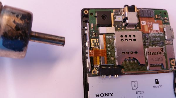 R&eacute;paration du Xperia J st26i